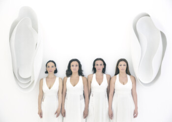 orecchie_Quartetto vocale a cappella Faraualla_ Lucrezia Loredana Savino, Gabriella Schiavone, Maristella Schiavone e Teresa Vallarella_ph.Giovanni Albore_Femmina Infame_Teatro Palladium