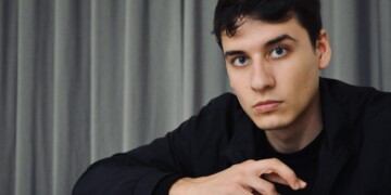 Come per Giulia, agli occhi di chi lo conosceva superficialmente, sembrava un ragazzo alla ricerca della vita, della bellezza, dell’amore perduto.