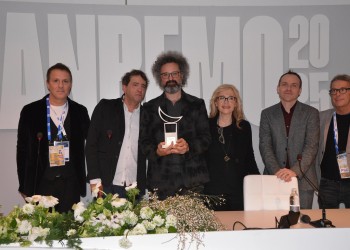 Sanremo 2025: consegnato il Premio Lunezia a Simone Cristicchi per il brano “Quando sarai piccola”