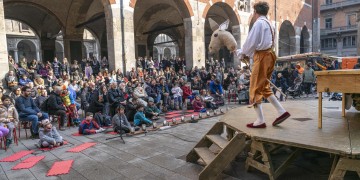 In occasione del Carnevale Ambrosiano torna a Milano la prima sessione del Festival “Le mille e una piazza 2025”: Il mercato dei saltimbanchi