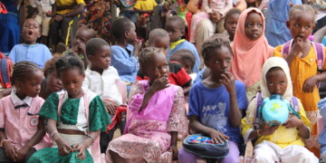 Una maratona della pedagogia per dare un futuro ai bambini che vivono là dove la scuola è un lusso