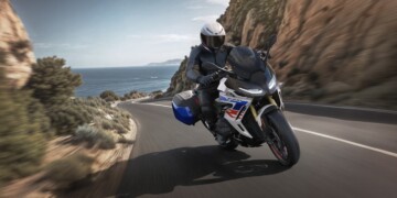 Nuova BMW R 1300 RS: la sport tourer con motore boxer per una guida ancora più dinamica