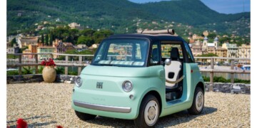 Fiat Topolino guida il mercato dei quadricicli elettrici e a maggio è ancora più conveniente