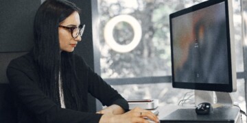 Come raccogliere informazioni aziendali in modo legale: strumenti e tecniche