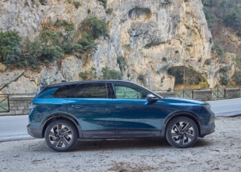 Opel Grandland Plug-in scopre i piaceri della tavola nelle Marche