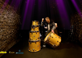 Tullio De Piscopo compie 80 anni e torna a Sanremo con LDA e AKA 7EVEN nella serata dei duetti, su “Andamento Lento”