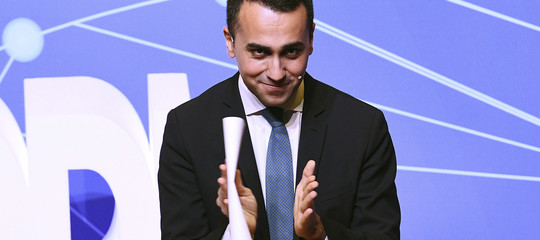 Dava consigli su come eludere i vincoli del reddito di cittadinanza, sospeso consulente del Caf