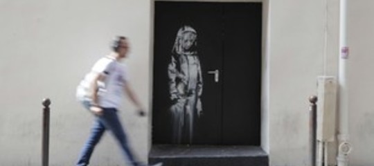 Rubata la porta del Bataclan dipinta da Bansky