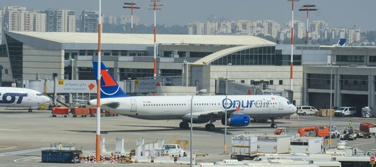 Avvistati due droni vicino all'aeroporto di Tel Aviv, voli sospesi e poi ripresi