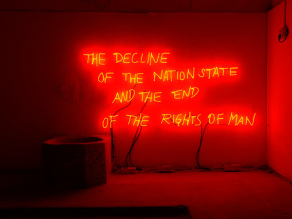 Margherita Moscardini, The Decline of the Nation State and the End of the Rights of Man (2018). Veduta dell’installazione all’interno della mostra collettiva “Metaphorai”, Plovdiv, Bulgaria, 2018