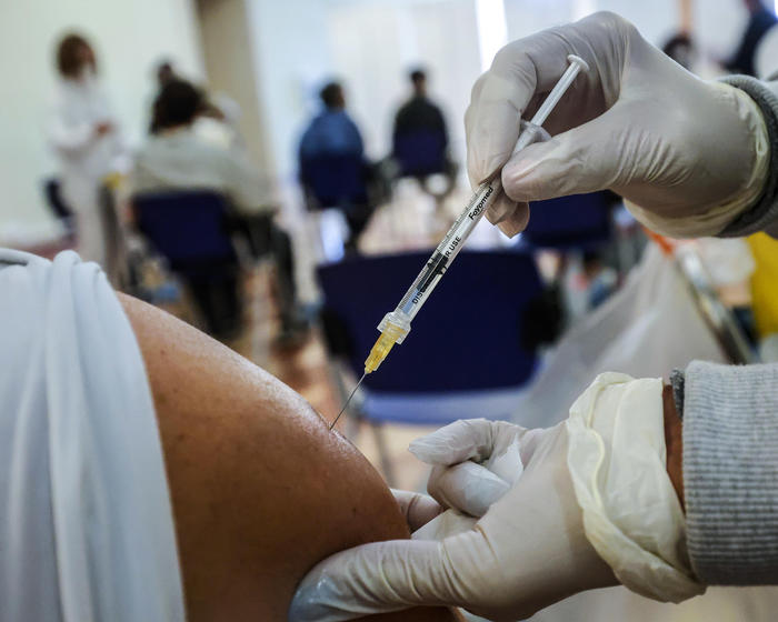 La vaccinazione obbligatoria, lo ricordiamo, era entrata in vigore all'inizio di febbraio. Tuttavia, non è mai stata emessa alcuna multa,